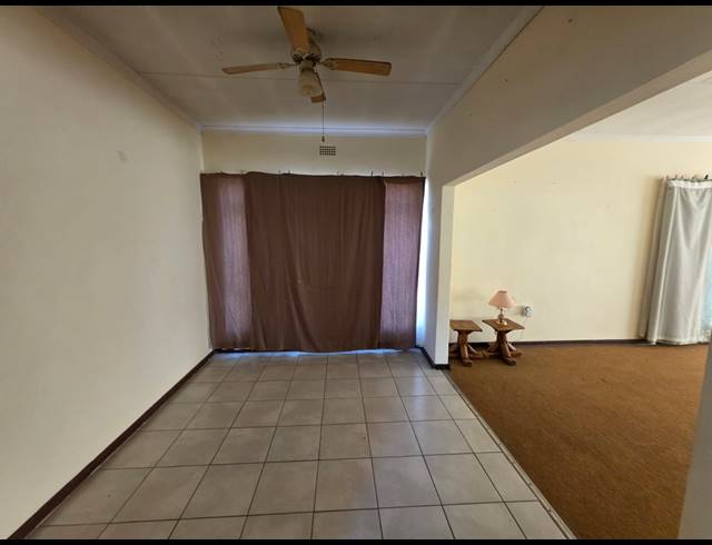 3 BEDROOM HOUSE TO LET IN FLORA GARDENS